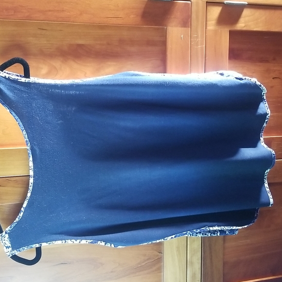 Fever navy and white print rayon shell, like new, size XL - Picture 3 of 4